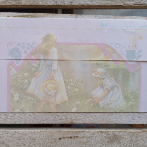Letter writing set used with envelope
