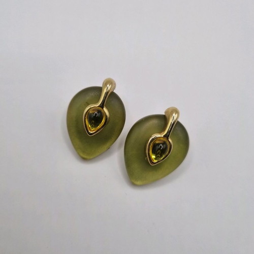 Vintage earrings with clip used