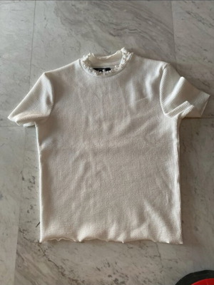 Bershka white t-shirt with pearls on collar, size S