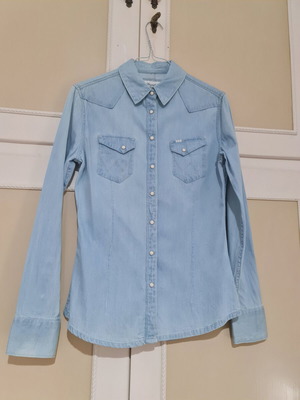 Wrangler women's slim fit cotton shirt like new, blue, XS