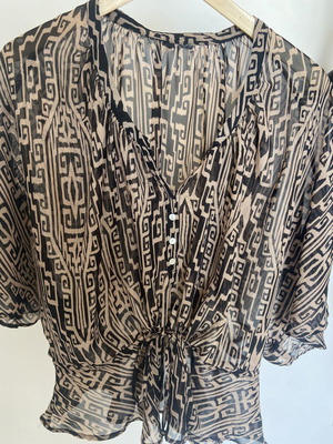 A-Style women's blouse like new, black and beige, sizes L-XL