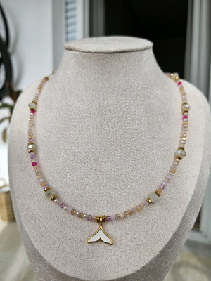 Beaded necklace with tail pendant new