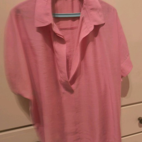 Pink shirt like new with wide cut and balloon sleeves, size L