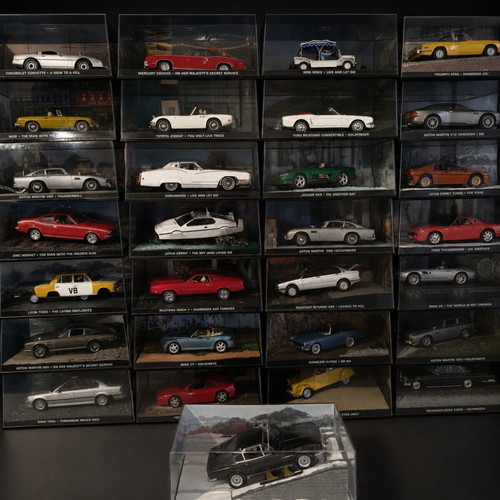 James Bond 007 Collection 28 Car Models 1:43 Scale with Dioramas and Display Cases like new