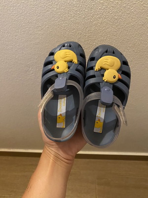 Ipanema sandals for boys size 24 like new, blue and yellow