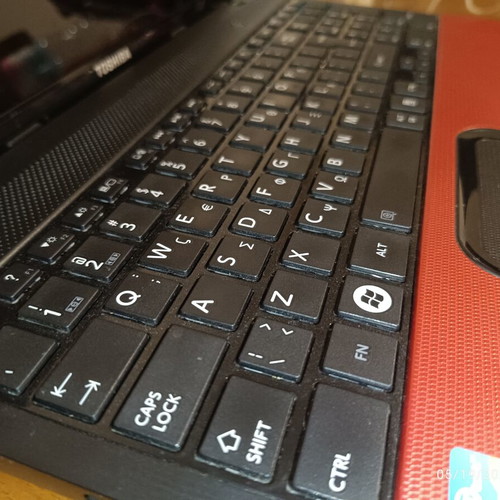 Toshiba Satellite C855-19Z laptop like new with bag, Intel Core i5, 8GB RAM, 480GB SSD