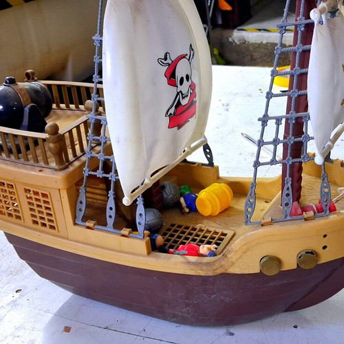 Pirate ship like new