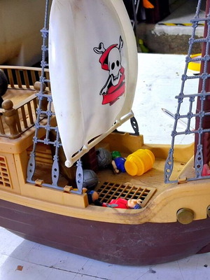 Pirate ship like new