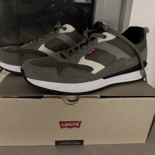 Levi's men's casual shoes like new, size 43