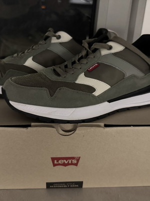 Levi's men's casual shoes like new, size 43