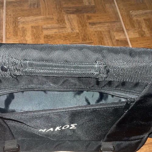 Laptop shoulder bag like new, black with 2 large compartments