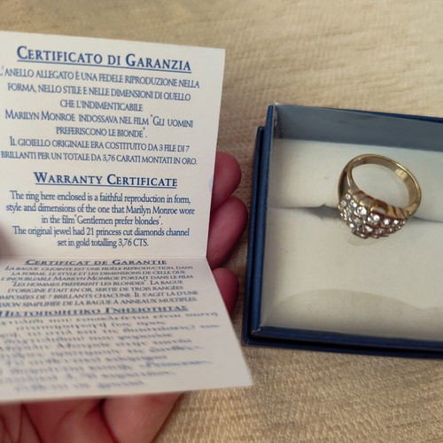 DeAgostini Marilyn Monroe Collectible Ring like new, yellow gold