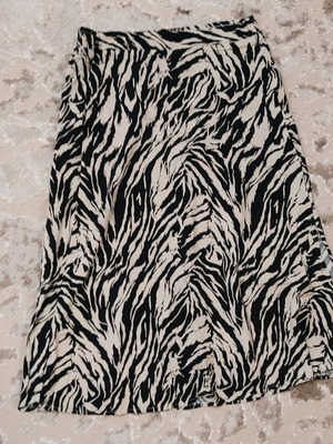 Midi skirt zebra print like new, size S, black and beige