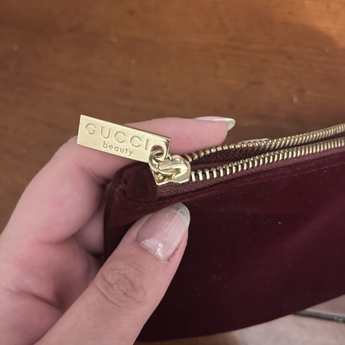Gucci beauty bag like new, red