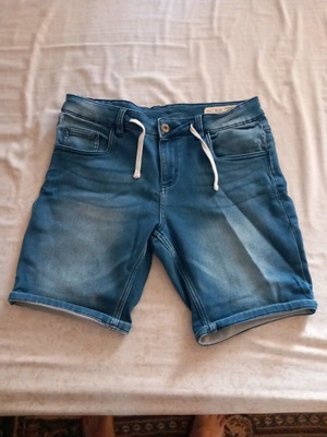 Men's Bermuda shorts like new, size M