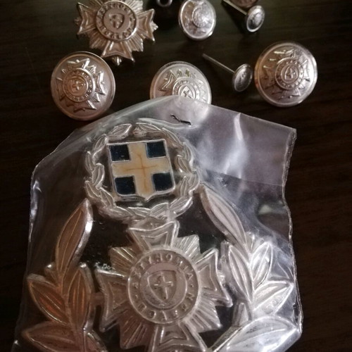 Police badges and buttons 1974 like new, pack of 11 pieces