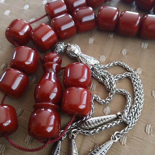 Bakelite Komboloi chatzikos 10, like new, 33 beads, traditional metal finish