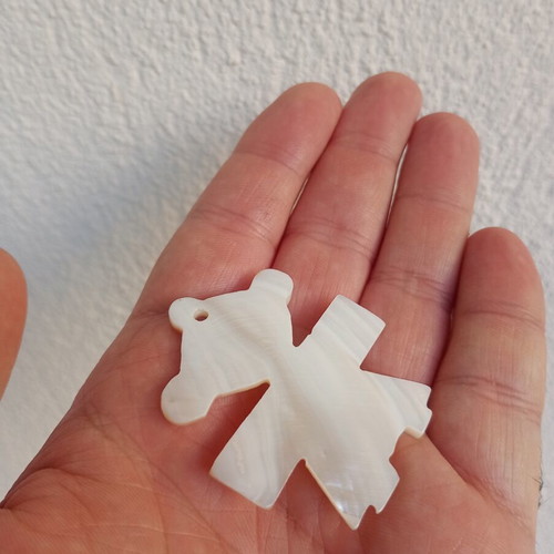 Mother-of-pearl pendant