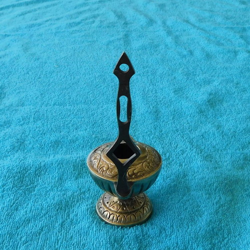 Wall lantern made of solid bronze, traditional style