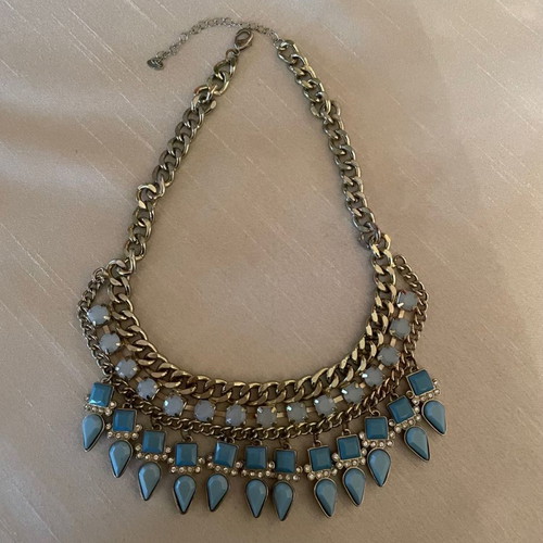 Women's necklace like new with blue and light blue tones