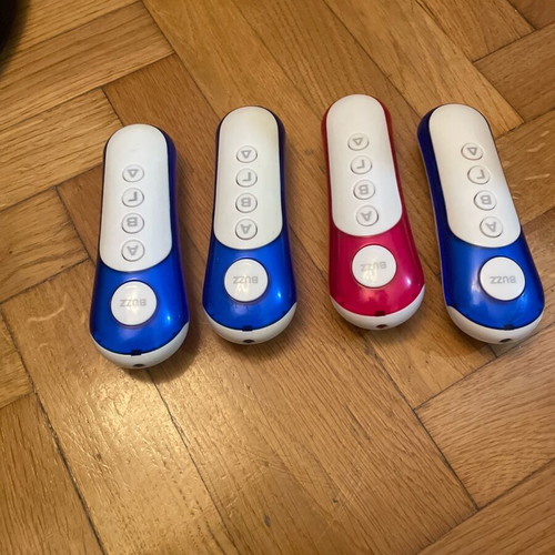 Remote controls like new, set of 4 pieces
