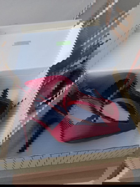 γόβες κόκκινες
