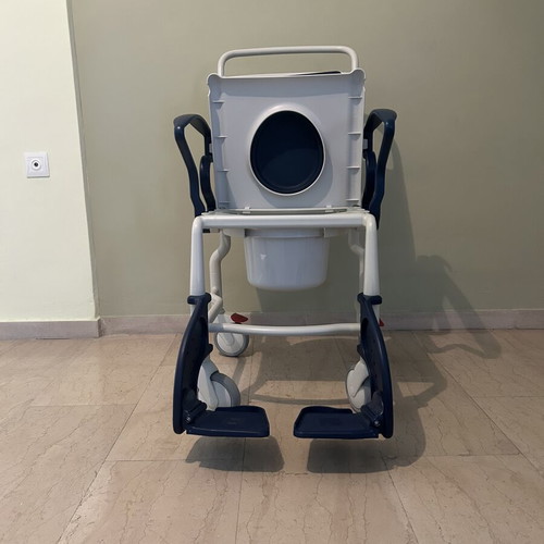 Robotec bath wheelchair