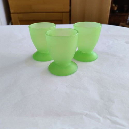 Set of 3 plastic egg holders like new