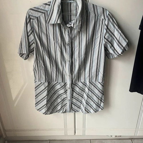 Set of two women's short-sleeve shirts size Medium like new