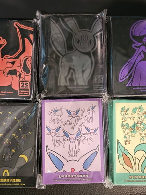 Pokemon Card Rare Sleeves нов комплект с Charizard, Umbreon, Gardevoir