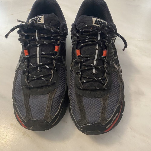 Nike Vomero 5 casual shoes size 42.5 like new black and red