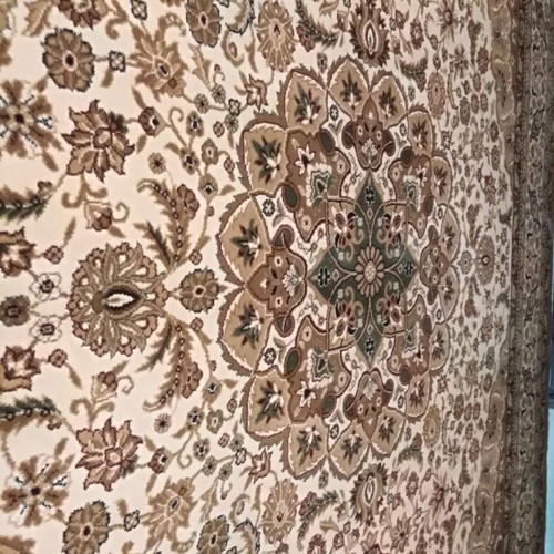 Rug 2x3 new with earthy colors and antistatic threads