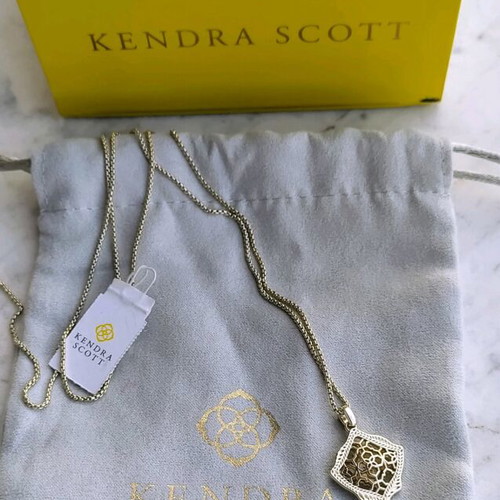 Kendra Scott pendant new, gold-colored