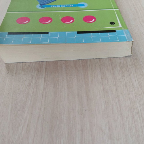Book "Μικρές ηλεκτροπληξίες" by Αθαναϊς Νέγκα used, two torn pages