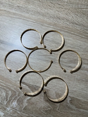 Steel bracelets like new, set of 7, gold color