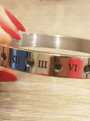 Stainless steel bracelet like new with Roman numerals and black zircon