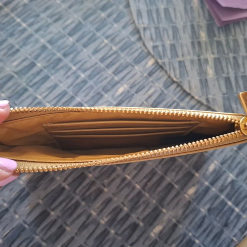 Elegant wallet in beige and gold with zipper like new