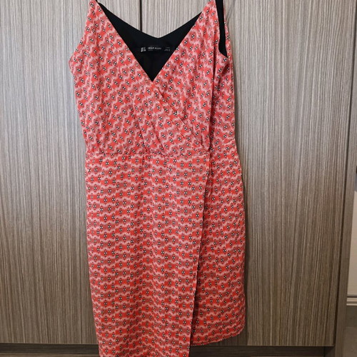 Φόρεμα Zara αφορετο, μέγεθος Medium, αμάνικο, κόκκινο με σχέδια