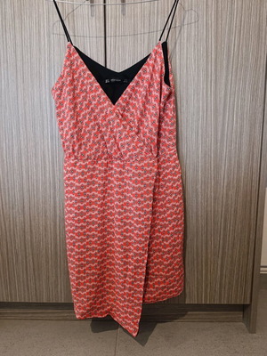 Φόρεμα Zara αφορετο, μέγεθος Medium, αμάνικο, κόκκινο με σχέδια