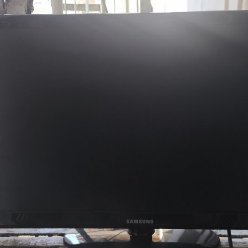 Samsung 22'' TV used, no remote control