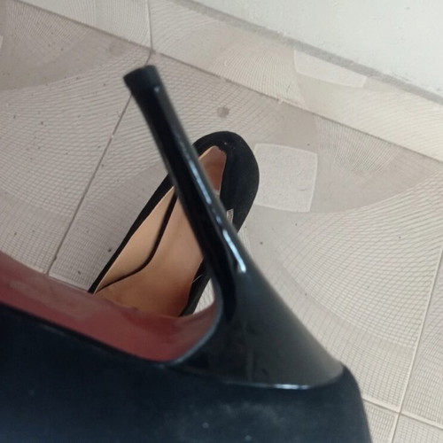 Verde suede heels size 38 like new, black and red sole