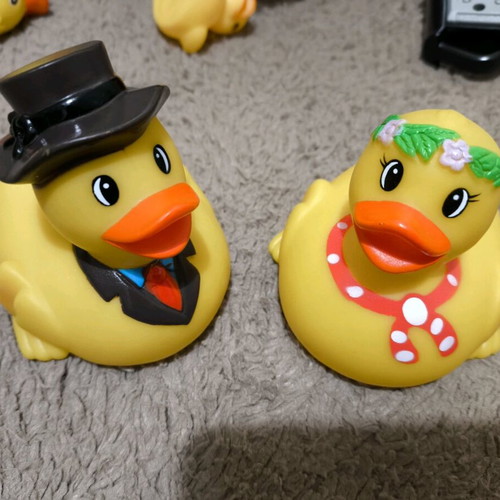 Plastic ducks like new, set of 2 pieces