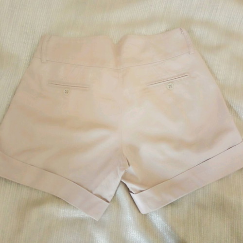 Beige Stradivarius shorts with cuffs and belt loops like new