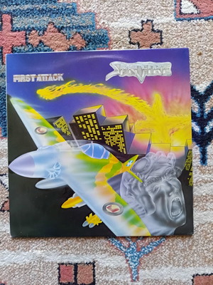 Spitfire First Attack vinyl like new, rock