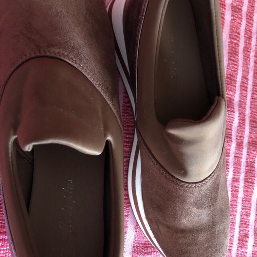 Closed shoes size 39 in beautiful tan bronze color like new