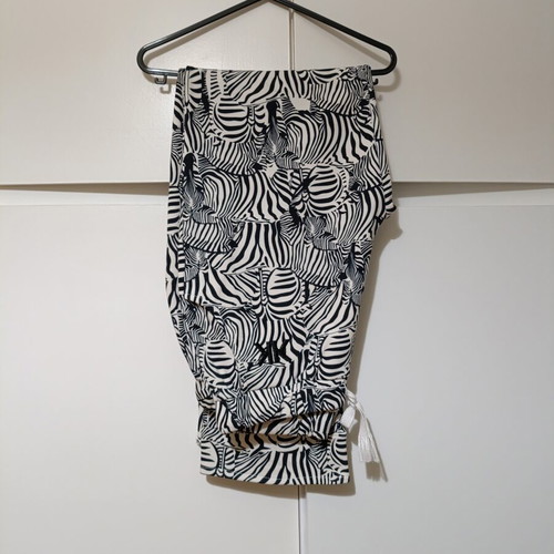 Women's pants medium size like new, black and white
