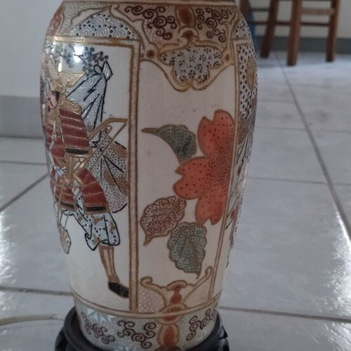Chinese vase lamp in like new condition, height 40cm