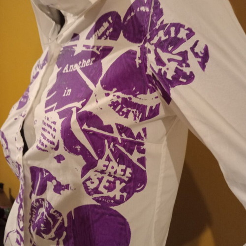 Nube Che Corre women's shirt new, white with purple punk graffiti, XS