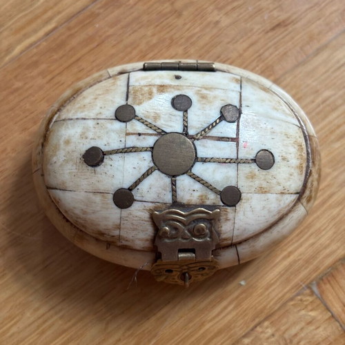 Vintage pillbox made of camel bone like new, handmade 1970