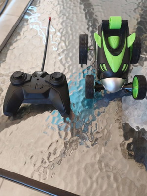 Remote control car like new, does special tricks